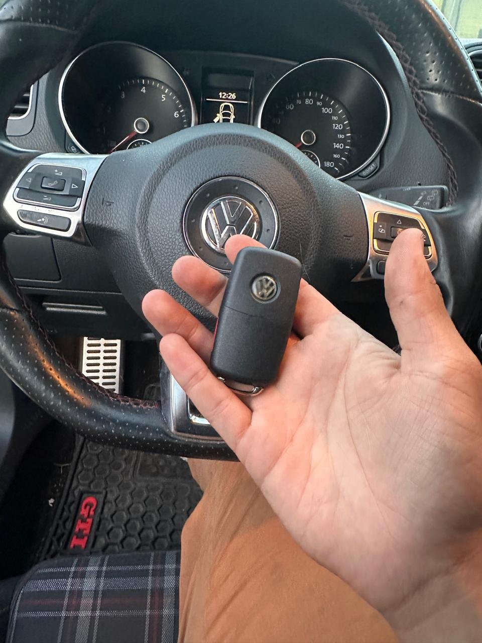 Llave inteligente Volkswagen GTI programada en Tijuana — Cerrajería Castro